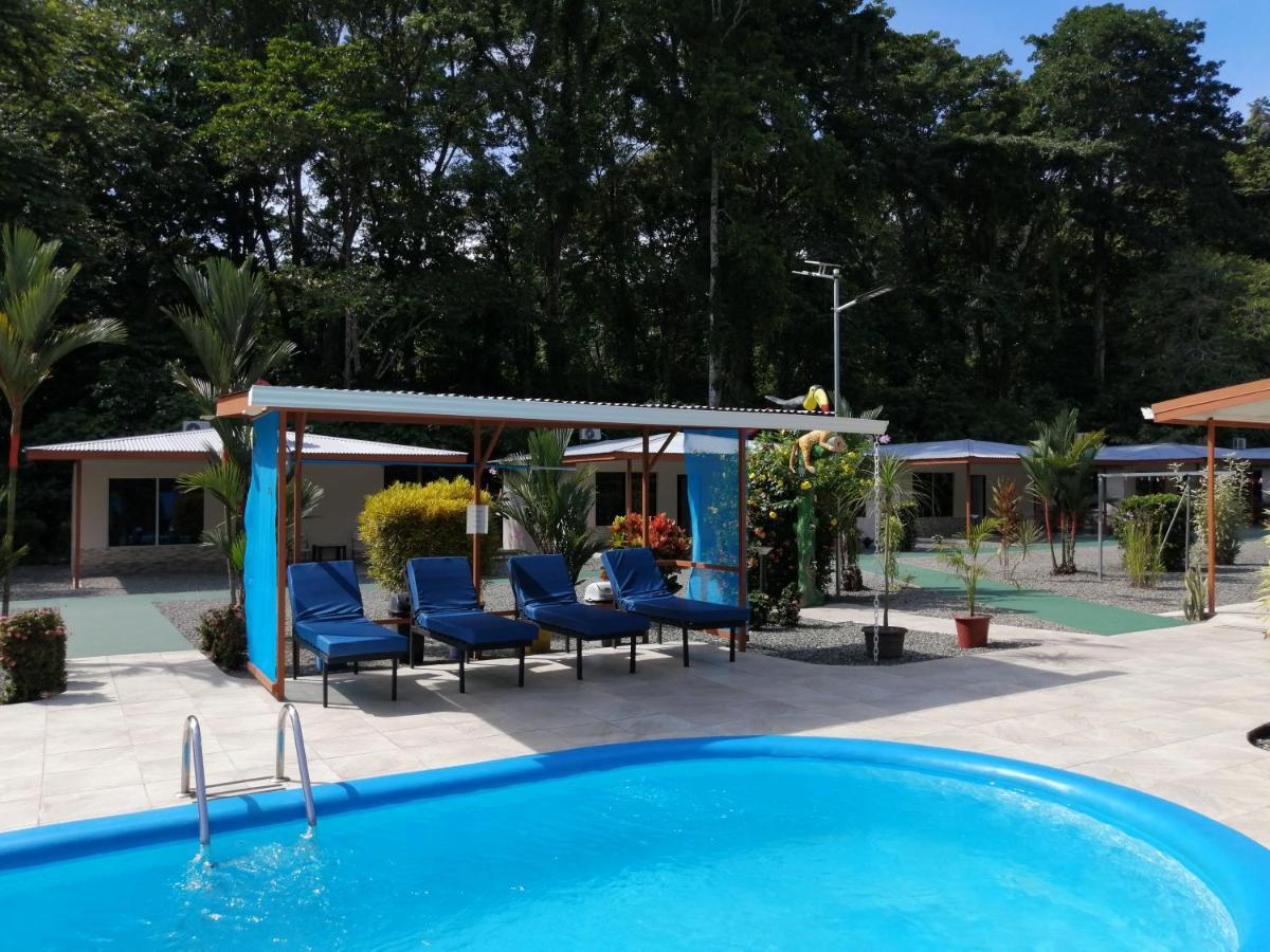 Puerto Vargas Lodge Cahuita Exterior photo