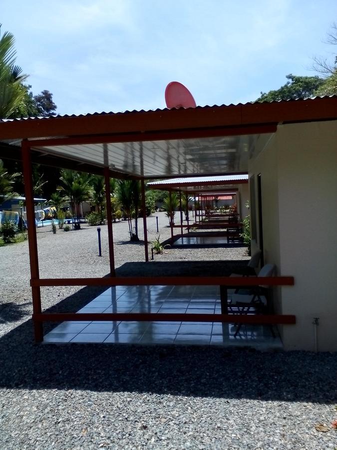 Puerto Vargas Lodge Cahuita Exterior photo